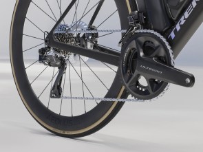 ποδηλατο-trek-madone-slr-7-gen-8-matte-carbon-smoke-prismatic-pearl-2025-6